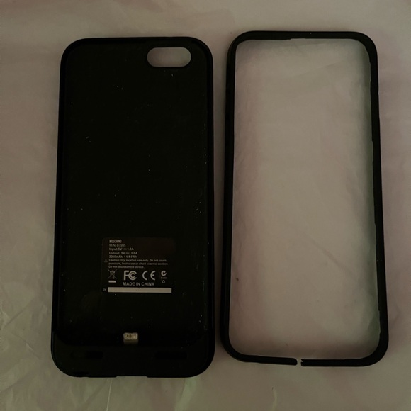 Moschino battery charging case for iPhone 6s - Picture 3 of 7